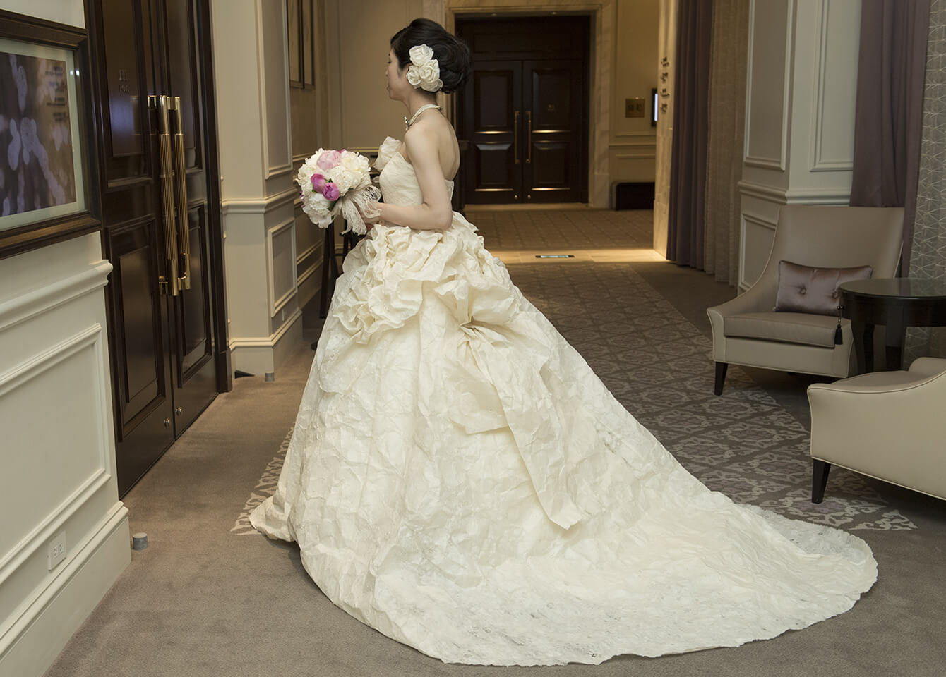 The wedding dress made of washi